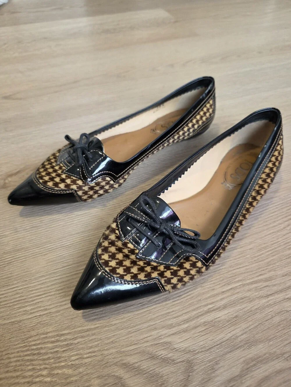 Tod’s | Women's Houndstooth Calf Hair & Patent Leather Pointed Toe Bow Flats